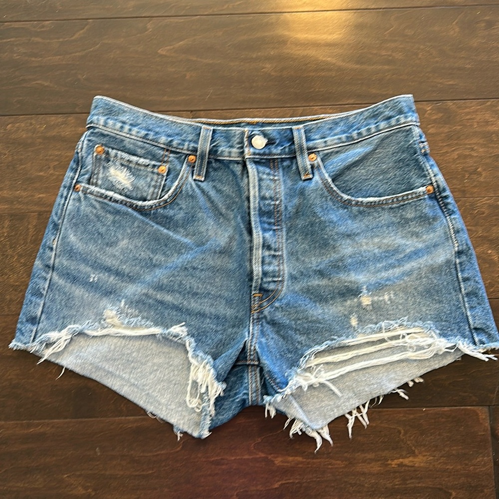 Levi 501 cut off Jean shorts